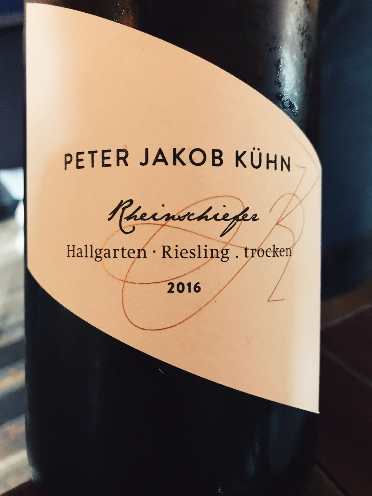 Peter Jakob Kühn Rheinschiefer Hallgarten Riesling trocken bottle